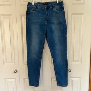 Curve Appeal Women’s Skinny Jean High Rise Fading Size 14/32